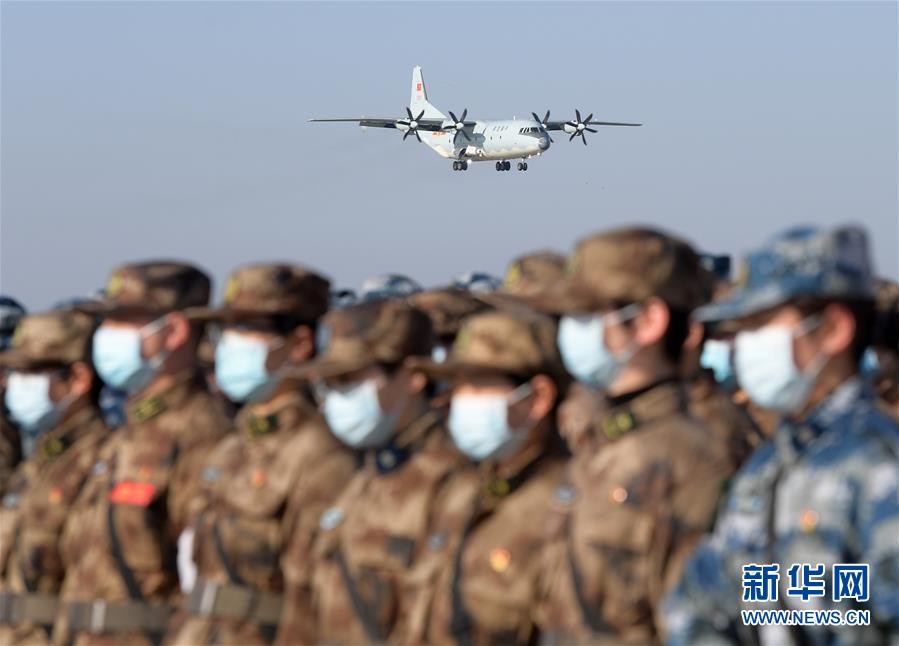 （聚焦疫情防控·圖文互動）（1）空軍第四次向武漢大規?？者\醫療隊員和物資