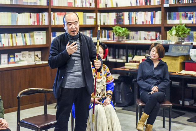 劉文濤：通過對每件兵器的復(fù)制，我們了解兵器造型與兵器制作的手藝，實(shí)現(xiàn)與古人的對話。