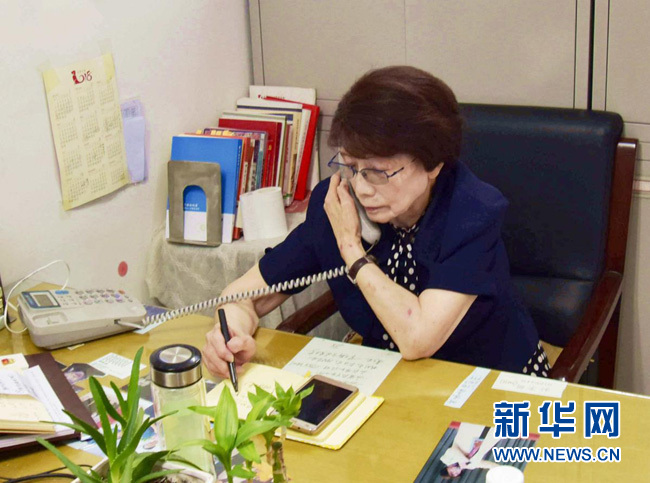 老年生活精力都放在教育上，健康秘訣是保持學習，簡單生活。