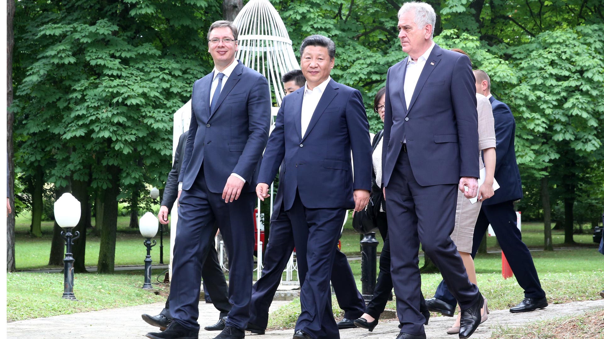 習近平出席塞爾維亞總統尼科利奇、總理武契奇共同舉行的午宴