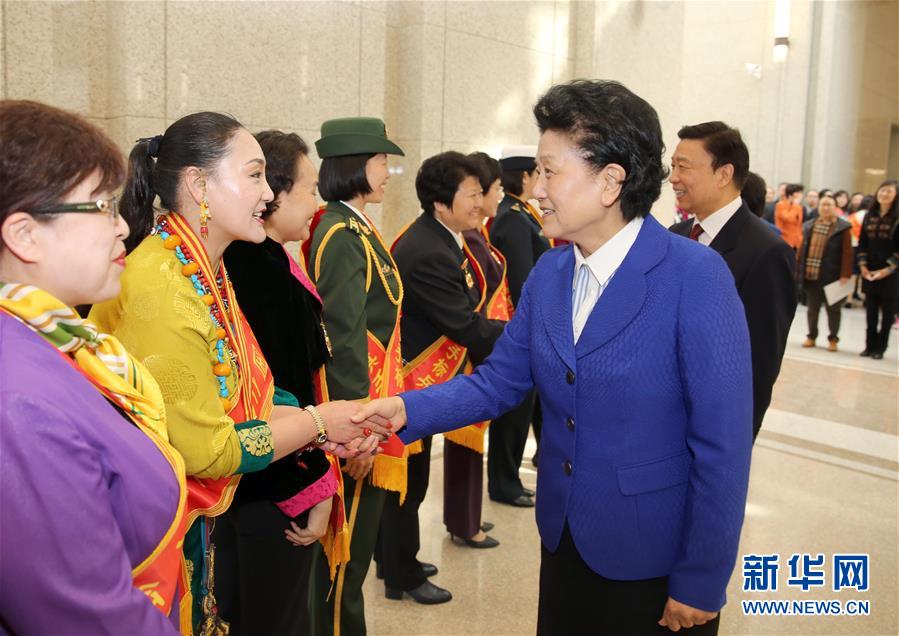 3月8日，由全國婦聯(lián)主辦的“三八”國際婦女節(jié)紀念暨表彰大會在北京舉行。中共中央政治局委員、國務院副總理劉延東，中共中央政治局委員、國家副主席李源潮會見受表彰的先進代表。新華社記者殷剛攝