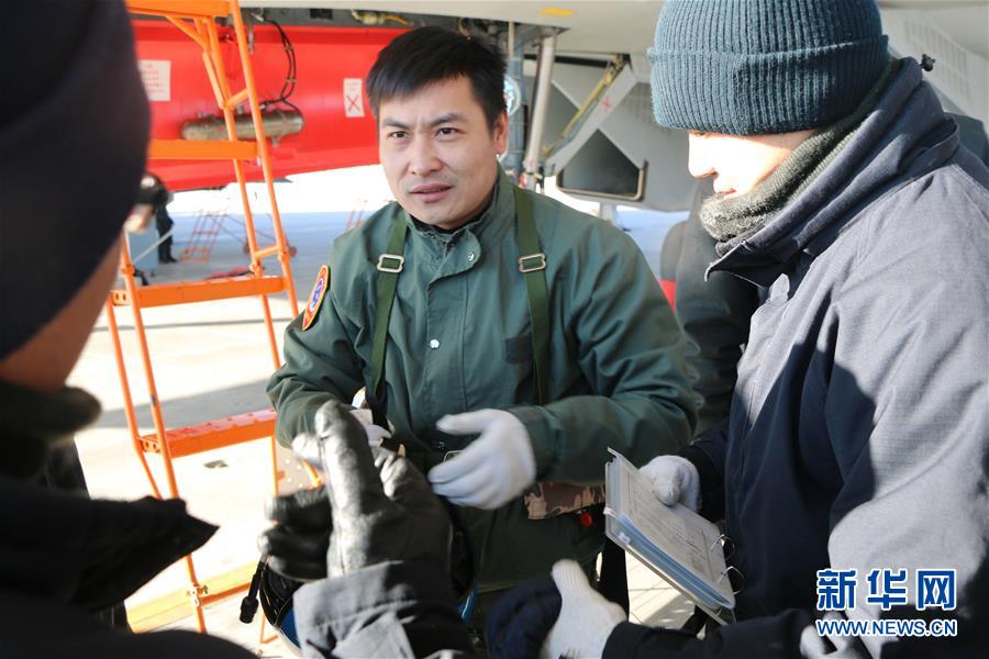 （建軍90周年·英雄·圖文互動）（2）聽，渤海灣有風吹過來——追記海軍某艦載航空兵部隊一級飛行員張超