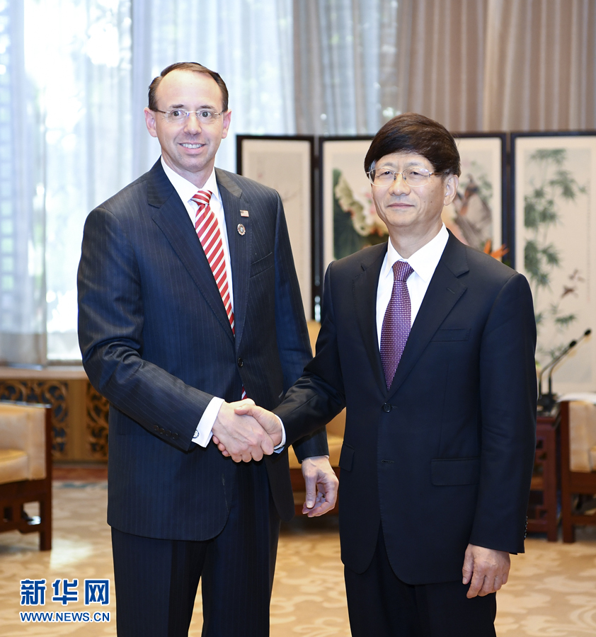 9月26日，中共中央政治局委員、中央政法委書記孟建柱在北京會(huì)見來華出席國際刑警組織第86屆全體大會(huì)的美國司法部常務(wù)副部長羅森斯坦。新華社記者 張領(lǐng) 攝