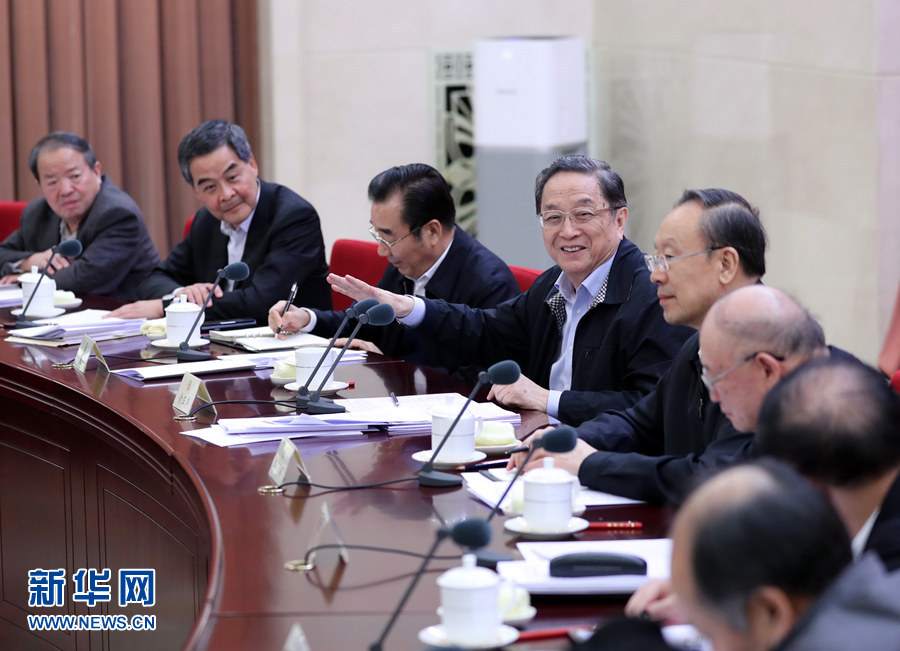 11月16日，全國(guó)政協(xié)在北京召開第75次雙周協(xié)商座談會(huì)，圍繞“推進(jìn)糧食定價(jià)機(jī)制、補(bǔ)貼政策和收儲(chǔ)制度改革”建言獻(xiàn)策。全國(guó)政協(xié)主席俞正聲主持會(huì)議并講話。新華社記者 鞠鵬 攝