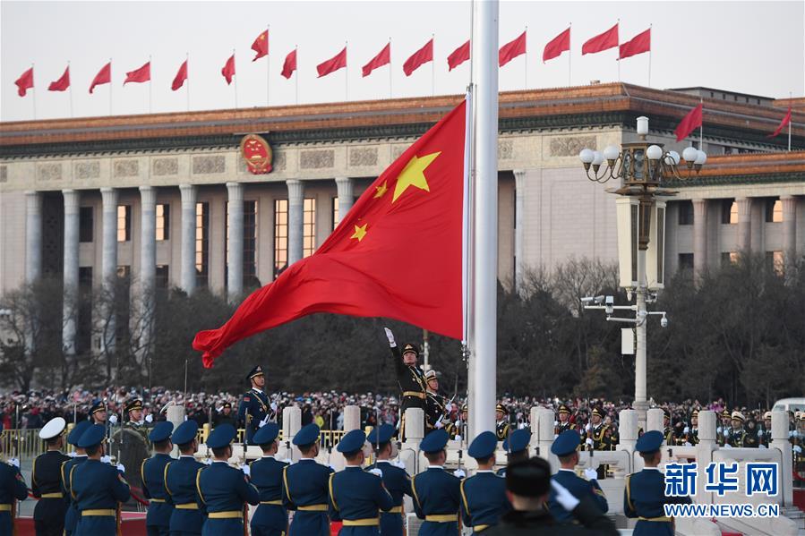 （社會(huì)）（1）人民解放軍首次執(zhí)行天安門廣場升國旗任務(wù)