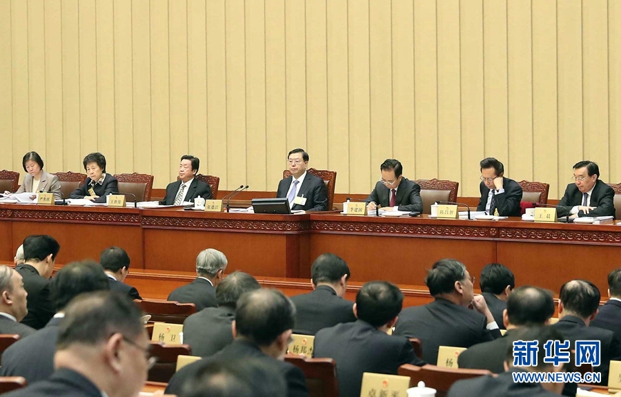 2月23日，十二屆全國人大常委會(huì)第三十三次會(huì)議在北京人民大會(huì)堂開幕。張德江委員長主持會(huì)議。 新華社記者　劉衛(wèi)兵　攝