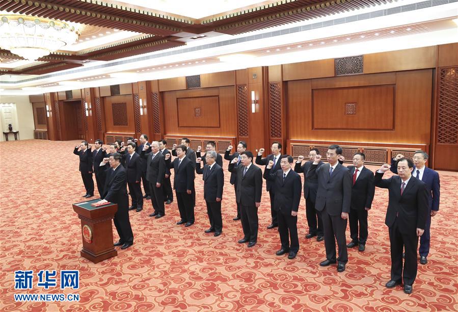（兩會）國務院部長、委員會主任、中國人民銀行行長、審計長進行憲法宣誓