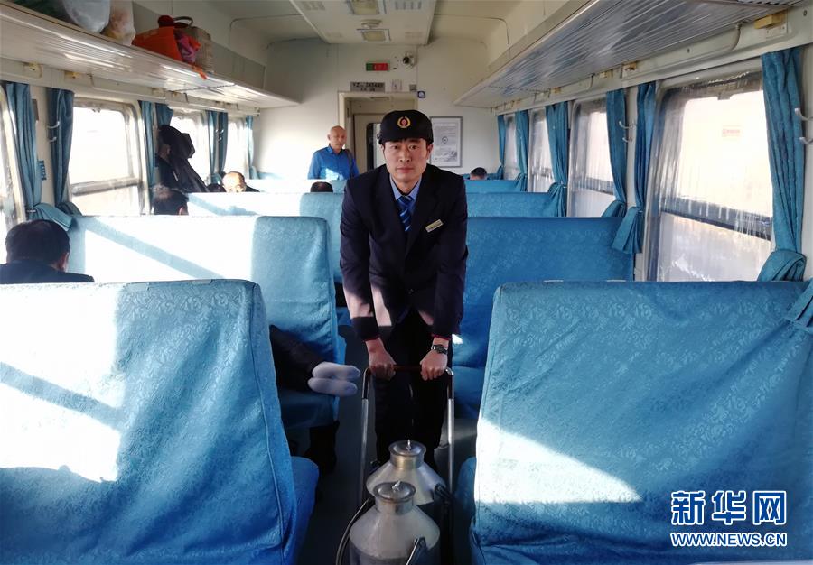 （新春走基層·圖文互動）（1）變的是時間，不變的是溫情——開往小興安嶺深處的幸福“慢火車”