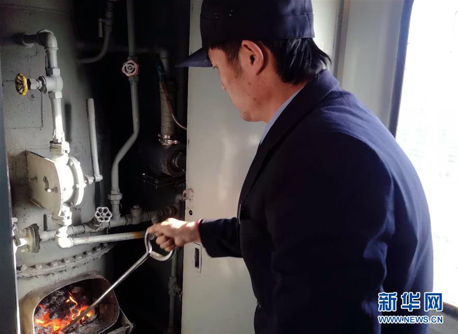 （新春走基層·圖文互動）（3）變的是時間，不變的是溫情——開往小興安嶺深處的幸福“慢火車”