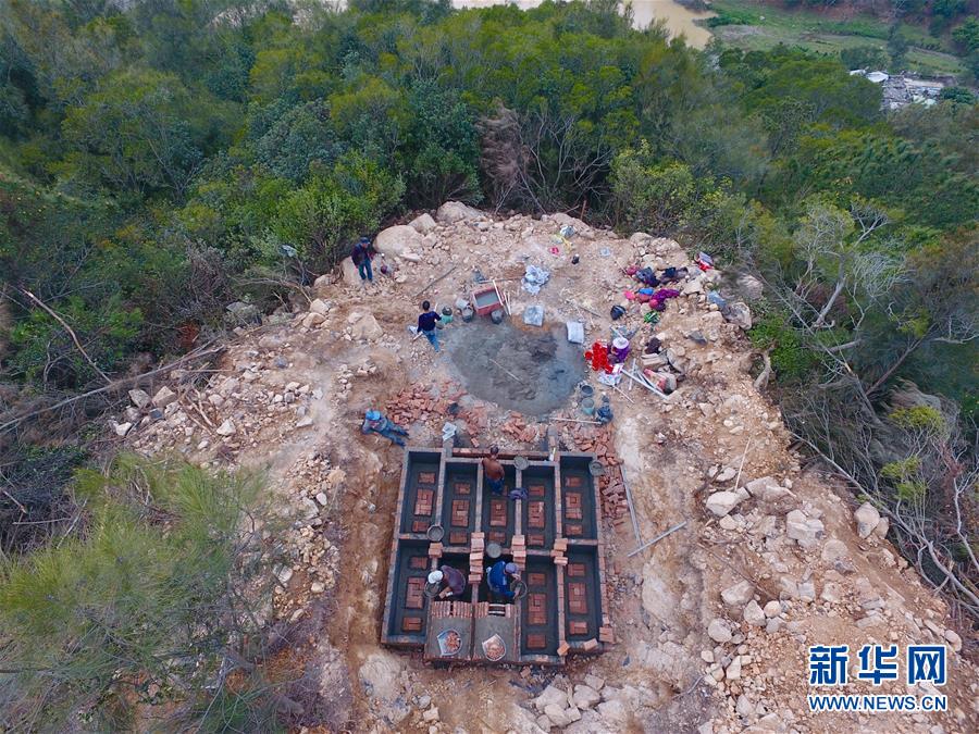 （新華視點(diǎn)·圖文互動）（2）福州沿海：密林深處、水庫旁邊，大片豪華活人墓偷偷建造……