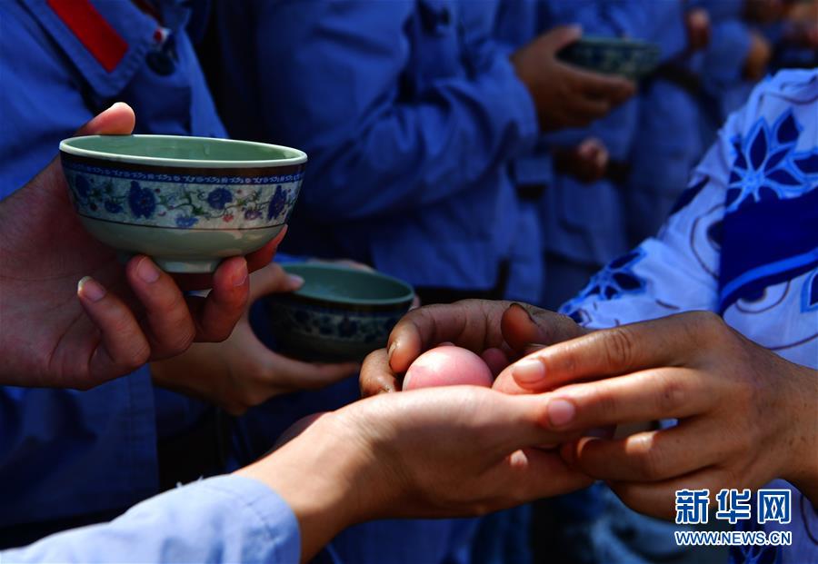 （新華全媒頭條·不忘初心、牢記使命——記者再走長(zhǎng)征路·圖文互動(dòng)）（4）風(fēng)展紅旗如畫——來(lái)自長(zhǎng)征出發(fā)地長(zhǎng)汀、寧化的紅色信仰報(bào)告 