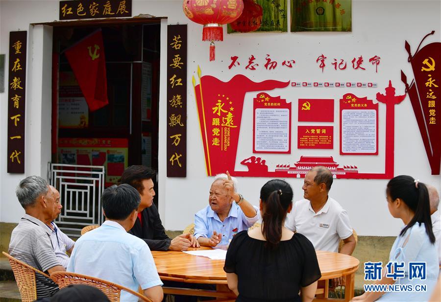 （新華全媒頭條·不忘初心、牢記使命——記者再走長(zhǎng)征路·圖文互動(dòng)）（8）風(fēng)展紅旗如畫——來(lái)自長(zhǎng)征出發(fā)地長(zhǎng)汀、寧化的紅色信仰報(bào)告 