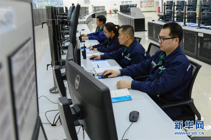 (壯麗70年·奮斗新時(shí)代——共和國發(fā)展成就巡禮·圖文互動(dòng))(5)旭日映天山 邊疆展新顏——新中國成立70年新疆改革發(fā)展巡禮