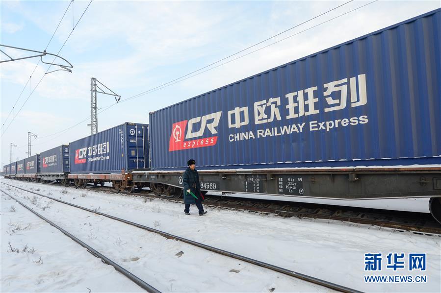 (壯麗70年·奮斗新時(shí)代——共和國發(fā)展成就巡禮·圖文互動(dòng))(12)旭日映天山 邊疆展新顏——新中國成立70年新疆改革發(fā)展巡禮