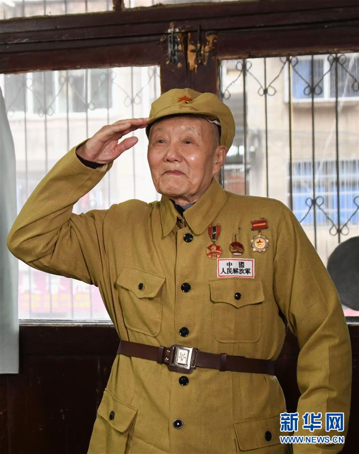（壯麗70年·奮斗新時代——共和國榮光）（1）張富清：緊跟黨走，做黨的好戰(zhàn)士