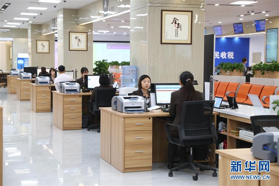 （四中全會精神在基層·圖文互動(dòng)）（3）千億資本為何在這里匯聚？——遼寧沈撫新區(qū)優(yōu)化營商環(huán)境見聞