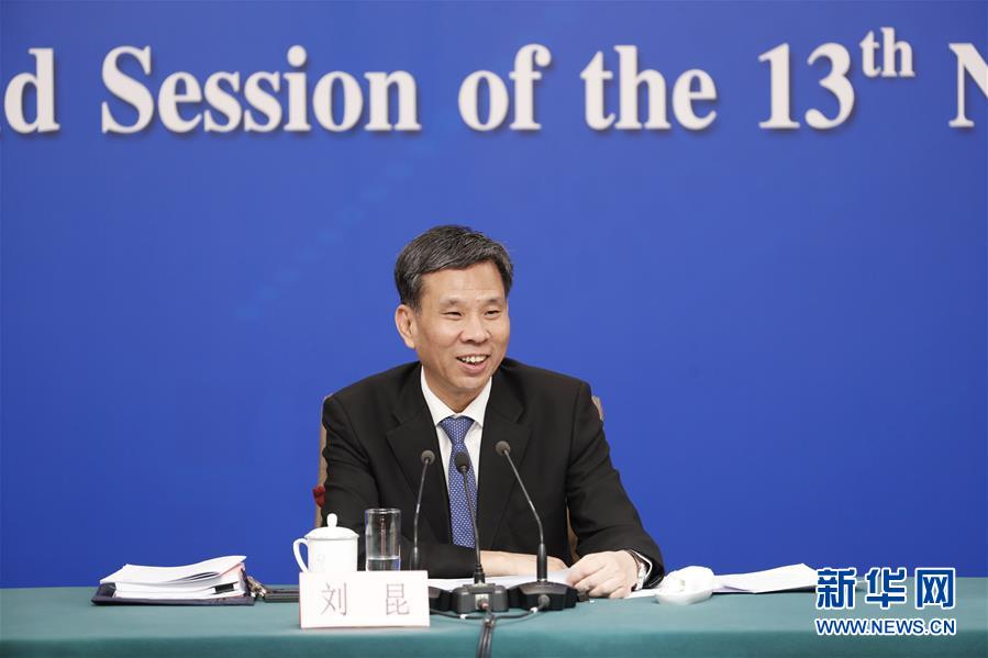 （兩會(huì)·XHDW）（5）財(cái)政部部長(zhǎng)劉昆等就“財(cái)稅改革和財(cái)政工作”答記者問