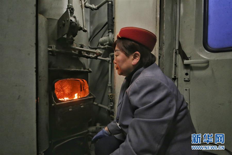 （新春走基層·圖文互動）（2）小康路上，與“小慢車”同行——長白山區綠皮火車二三事