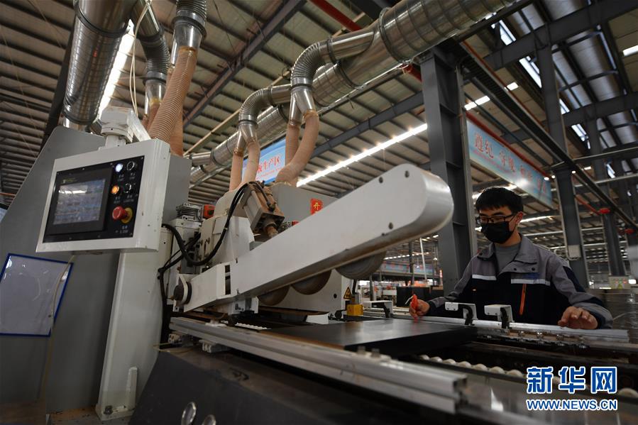 (圖文互動)(7)展會變直播 員工變網紅——千億元家具產業別樣復工復產路