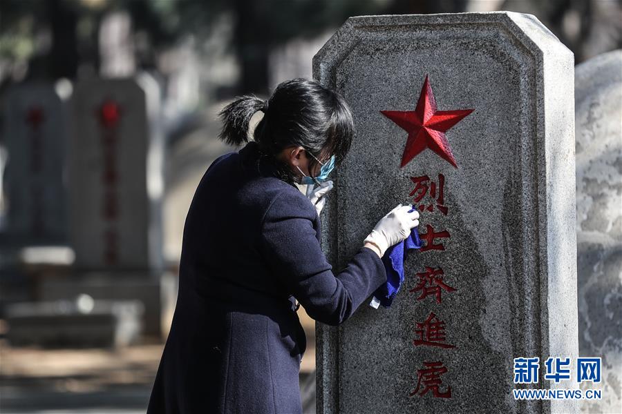 （圖文互動）（6）穿越時(shí)空的思念——社會各界祭奠抗美援朝英烈側(cè)記