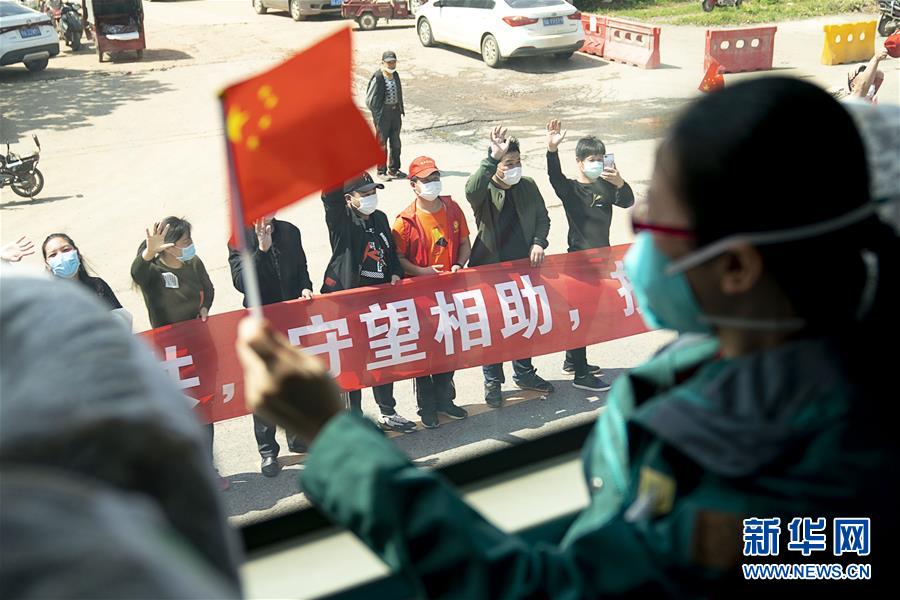 （聚焦疫情防控·圖文互動(dòng)）（1）分秒必爭！一切為了治病救人——中國抗疫生命至上的生動(dòng)實(shí)踐