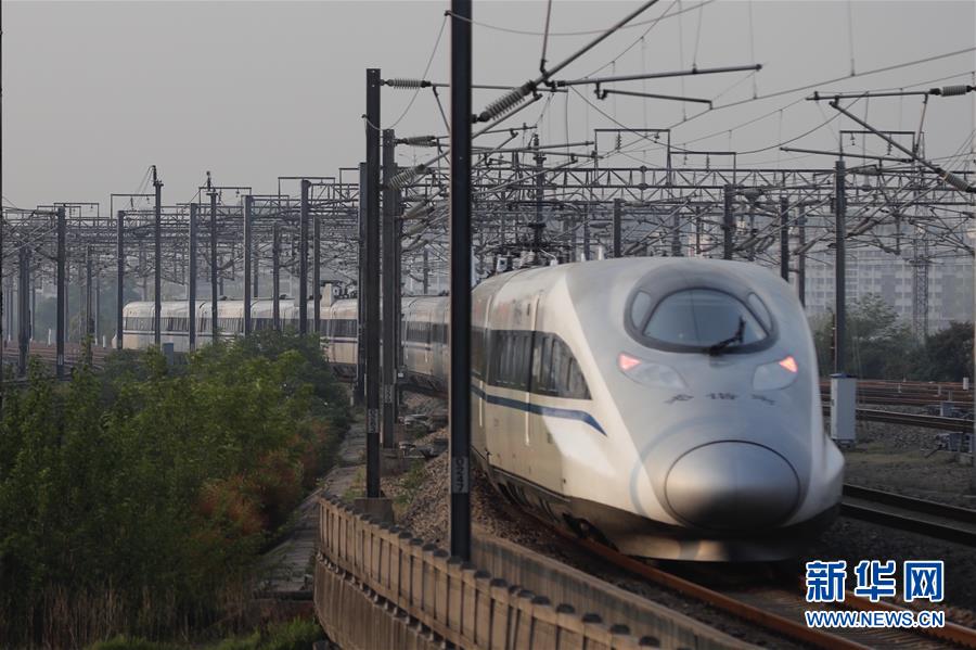 （新華全媒頭條·圖文互動）（1）這個(gè)春天，追尋奮斗者的腳步——寫在2020年“五一”國際勞動節(jié)到來之際