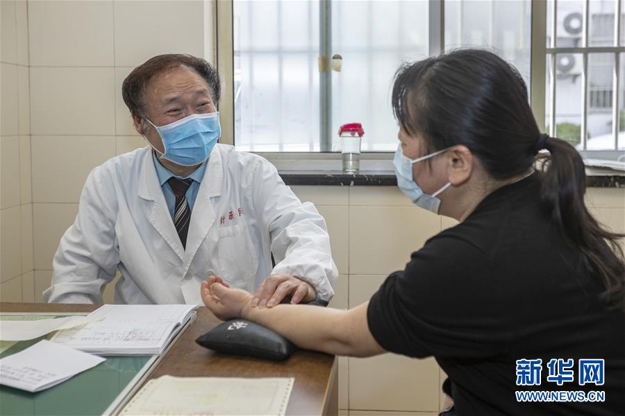 （代表委員履職·圖文互動）（4）“履職與行醫(yī)，都要精益求精”——全國政協(xié)委員吳煥淦履職記