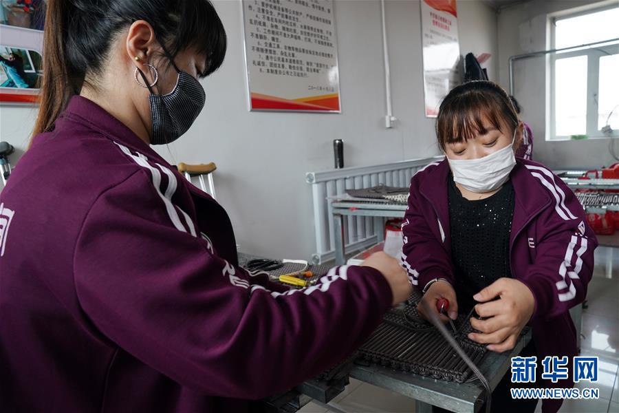 （在習近平新時代中國特色社會主義思想指引下——新時代新作為新篇章·習近平總書記關切事·圖文互動）（1）助你飛翔，擁抱陽光——助力殘疾人脫貧攻堅故事