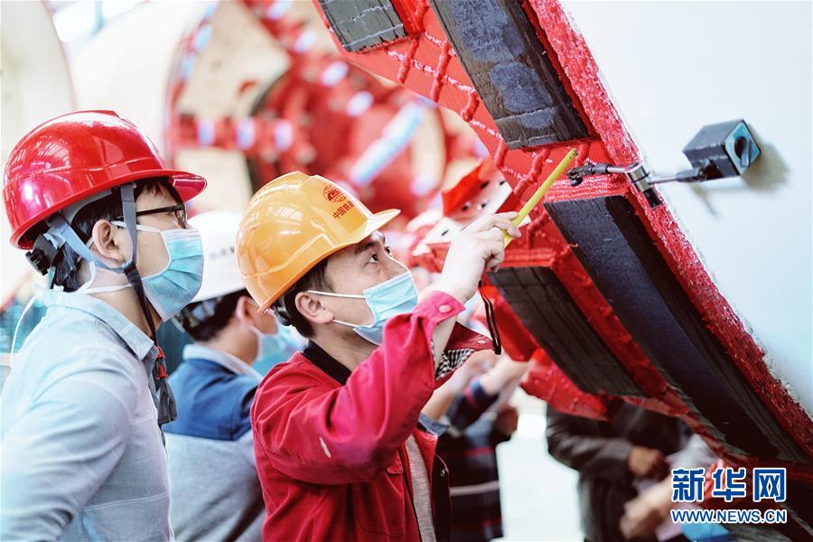 （在習近平新時代中國特色社會主義思想指引下——新時代新作為新篇章·習近平總書記關(guān)切事·圖文互動）（1）最有力的支撐，最堅決的攀登——記錄奮戰(zhàn)在復工復產(chǎn)一線的科技工作者