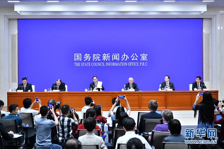 （新華全媒頭條·“抗擊疫情的中國行動”白皮書·圖文互動）（1）人民至上、生命至上的中國答卷——從白皮書看中國抗擊疫情歷程