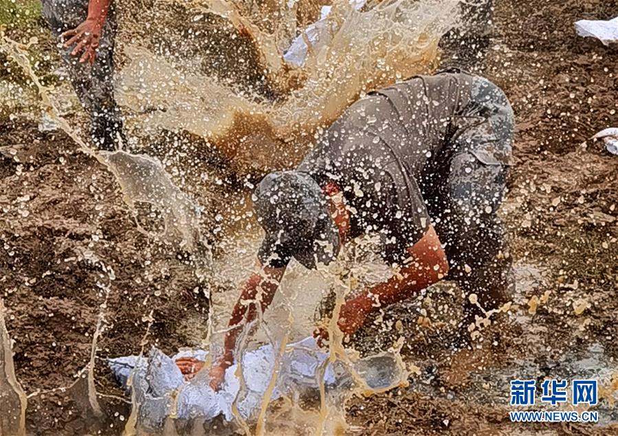 （防汛抗洪·圖文互動）（3）東部戰(zhàn)區(qū)陸軍再次抽調1.6萬余人增援抗洪一線