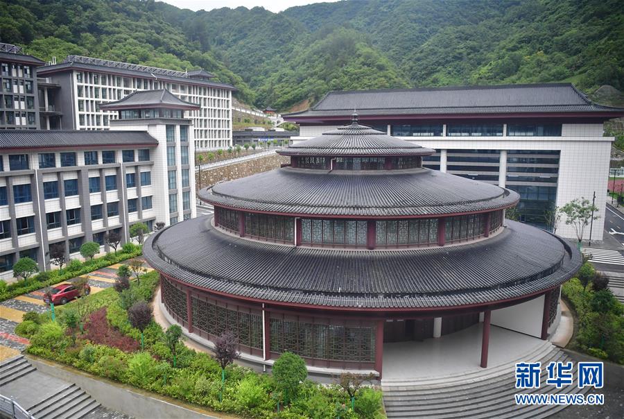 （新華視點(diǎn)·圖文互動(dòng)）（4）學(xué)校建漂亮點(diǎn)本無(wú)錯(cuò)，為何這所“豪華中學(xué)”讓人困惑？