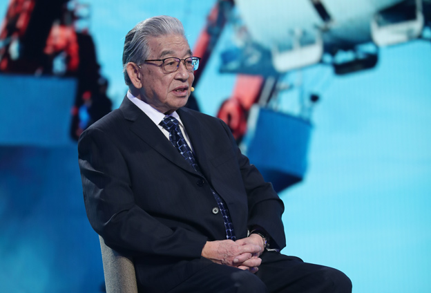 中華民族實現了可上九天攬月，可下五洋捉鱉的宏偉夙愿