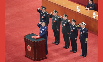 中央軍委副主席、委員進行憲法宣誓