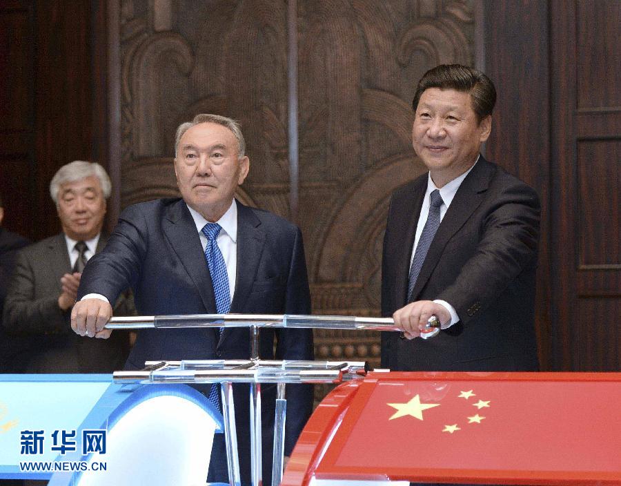 5月19日，國家主席習近平在上海同哈薩克斯坦總統納扎爾巴耶夫舉行會談。這是會談后，兩國元首共同出席中哈連云港物流場站項目遠程投產儀式。新華社記者 馬占成 攝 