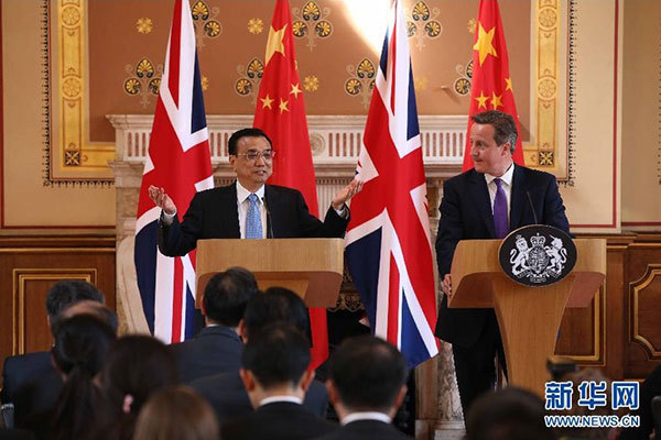     6月17日，國務(wù)院總理李克強同英國首相卡梅倫在倫敦舉行中英總理年度會晤后共同會見記者。 新華社記者 龐興雷 攝 