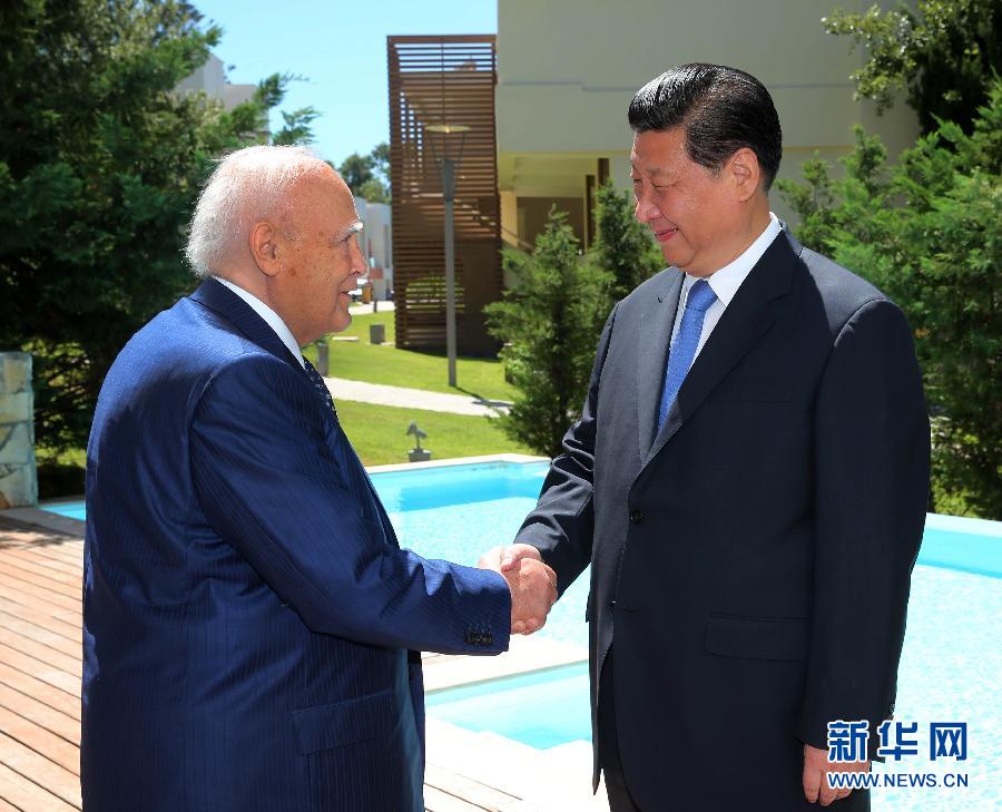 7月13日，中國國家主席習(xí)近平在希臘羅德島會見希臘總統(tǒng)帕普利亞斯。 新華社記者 蘭紅光 攝