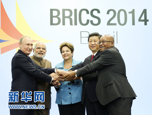 這是習近平同出席會晤的巴西總統羅塞夫、俄羅斯總統普京、印度總理莫迪、南非總統祖馬合影。新華社記者 蘭紅光 攝
