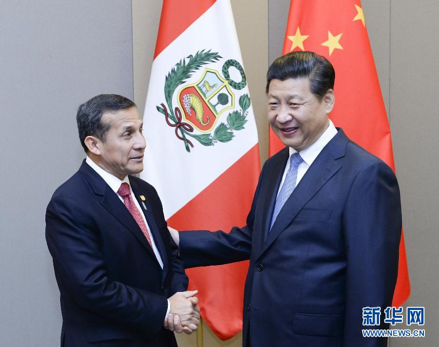 7月16日，國(guó)家主席習(xí)近平在巴西首都巴西利亞會(huì)見秘魯總統(tǒng)烏馬拉。新華社記者 劉建生 攝 