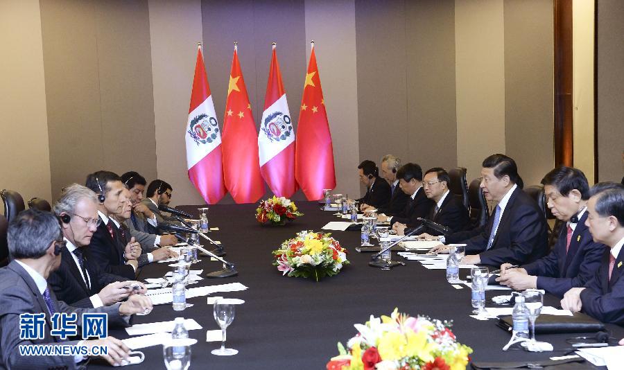 7月16日，國(guó)家主席習(xí)近平在巴西首都巴西利亞會(huì)見秘魯總統(tǒng)烏馬拉。新華社記者 劉建生 攝  