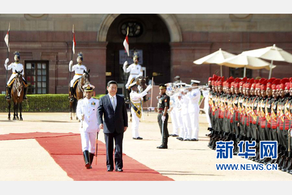 9月18日，國家主席習近平出席印度總統慕克吉在總統府舉行的隆重歡迎儀式。 新華社記者 張鐸 攝