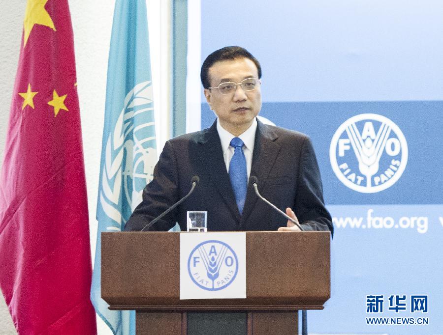 10月15日，國務(wù)院總理李克強(qiáng)在位于羅馬的聯(lián)合國糧農(nóng)組織總部發(fā)表題為《依托家庭經(jīng)營推進(jìn)農(nóng)業(yè)現(xiàn)代化》的演講。 新華社記者 王曄 攝
