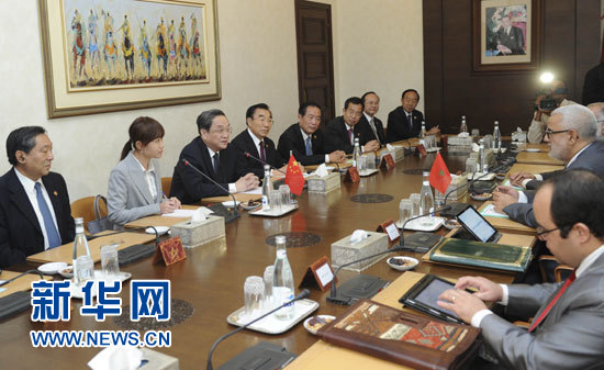 11月3日，全國政協主席俞正聲在拉巴特會見摩洛哥政府首腦本·基蘭。 新華社記者 張鐸 攝