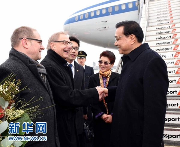 1月20日，中國國務院總理李克強抵達瑞士蘇黎世，出席達沃斯世界經濟論壇年會并對瑞士進行工作訪問。 新華社記者 饒愛民 攝 