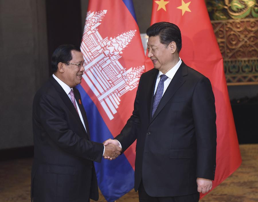 4月23日，國(guó)家主席習(xí)近平在雅加達(dá)會(huì)見柬埔寨首相洪森。新華社記者張鐸攝 