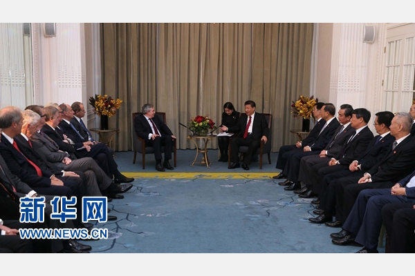 10月22日，國家主席習(xí)近平在倫敦集體會見英國前首相布朗等英國友人。新華社記者 龐興雷 攝 