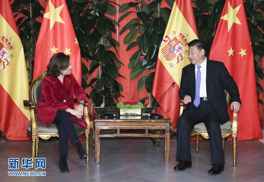 11月24日，國家主席習近平在西班牙大加那利島會見西班牙副首相薩恩斯。 新華社記者 蘭紅光 攝