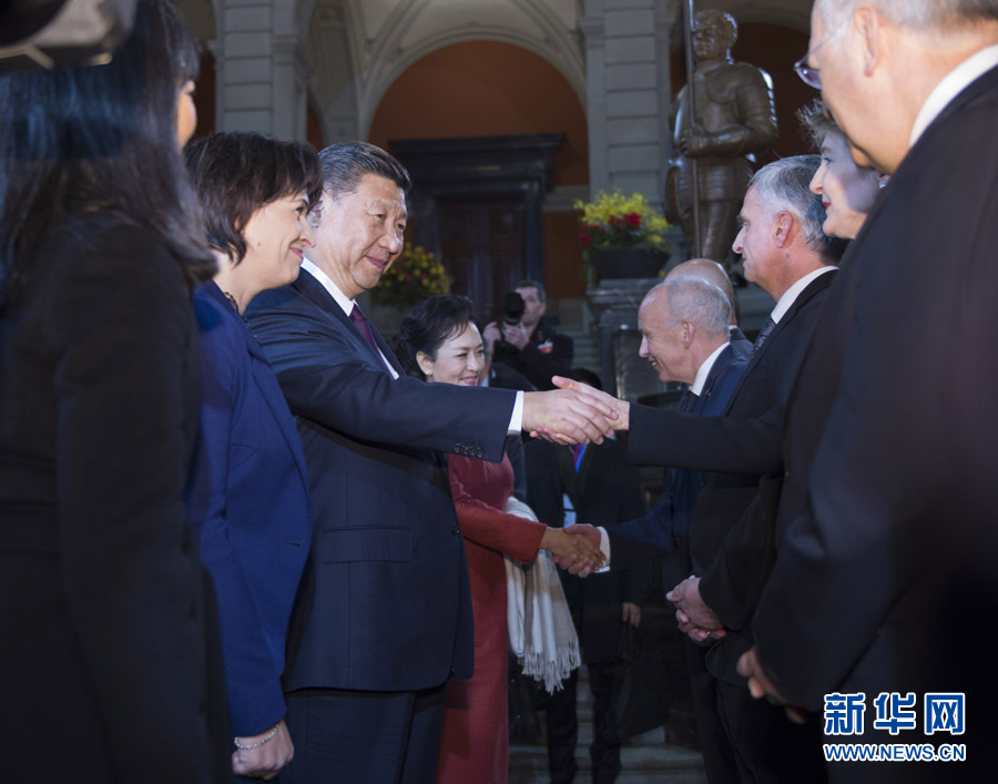 1月15日，國家主席習近平在伯爾尼出席瑞士聯邦委員會全體委員集體舉行的迎接儀式并致辭。 新華社記者 謝環馳 攝