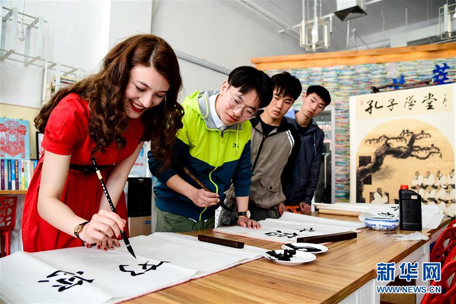 （新華全媒頭條·上合青島峰會·圖文互動）（13）遠航，揚起“上海精神”的時代風(fēng)帆——寫在上海合作組織成員國元首理事會第十八次會議即將召開之際