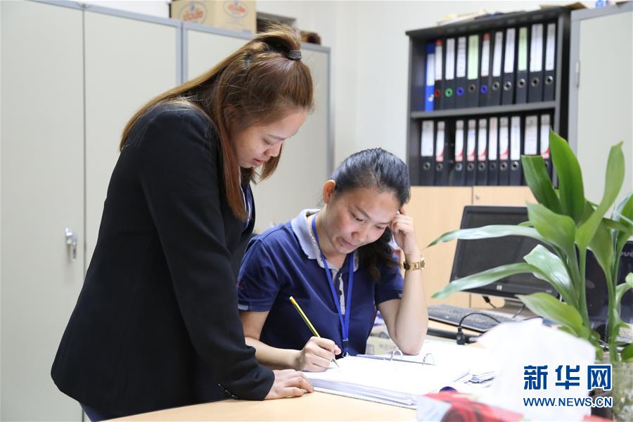 （國際·圖文互動）（1）通訊：“信守承諾，一諾千金”——一個老撾女孩在中國企業(yè)的十年成長史